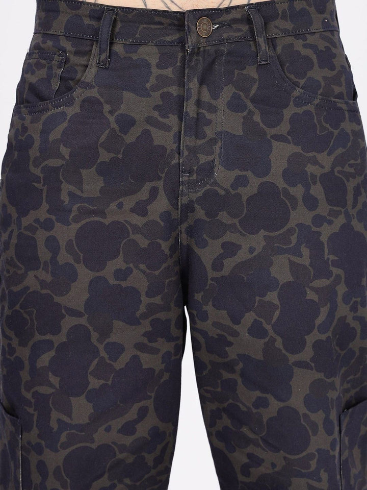 Eszett Men Camouflage Print Baggy Cargos Trousers