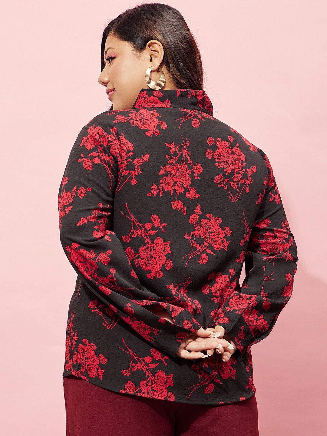 Berrylush Curve Plus Size Black Floral Printed Tie-Up Neck Top