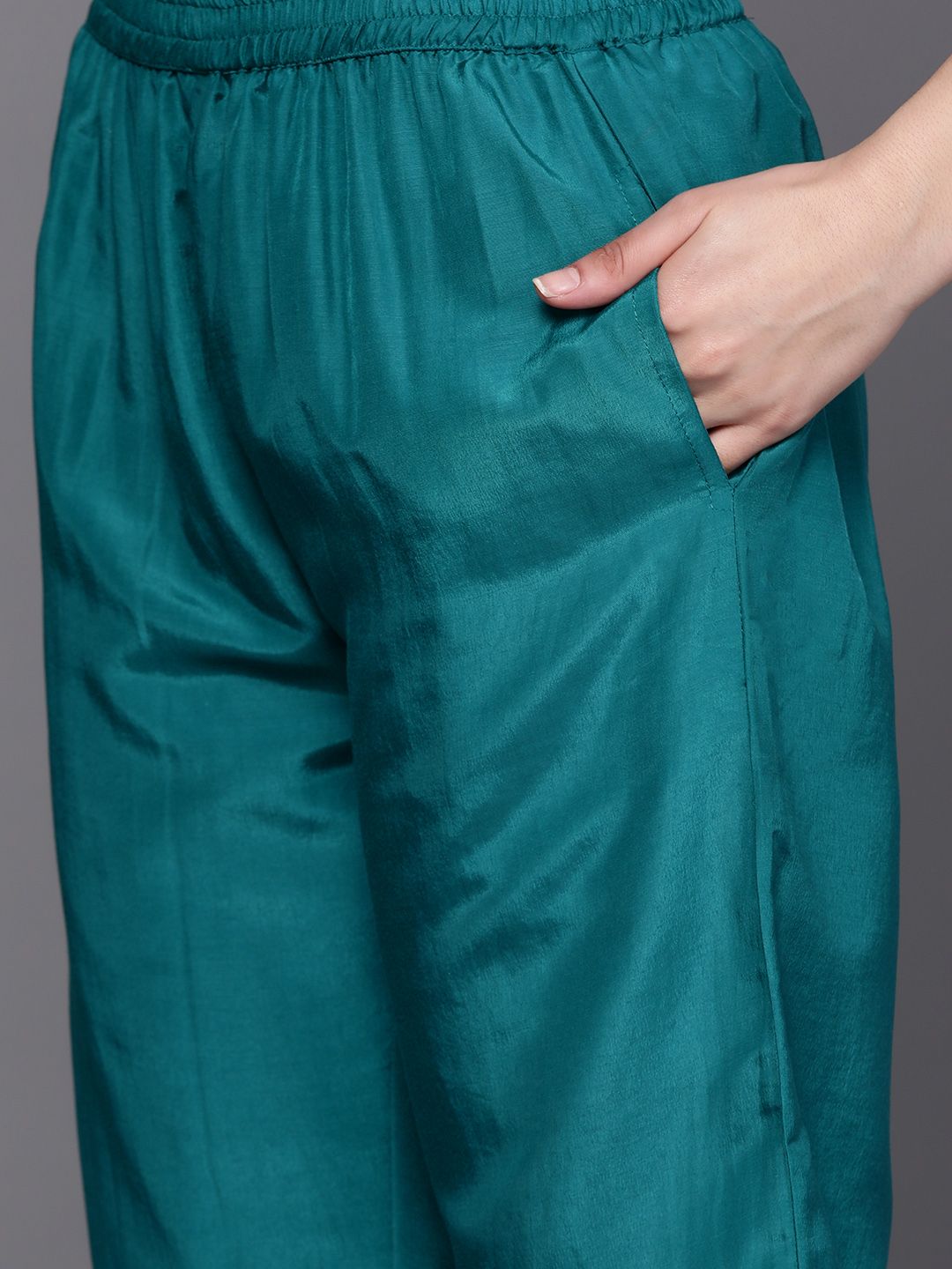Libas Women Green Floral Pure Silk Kurta with Trousers & With Dupatta