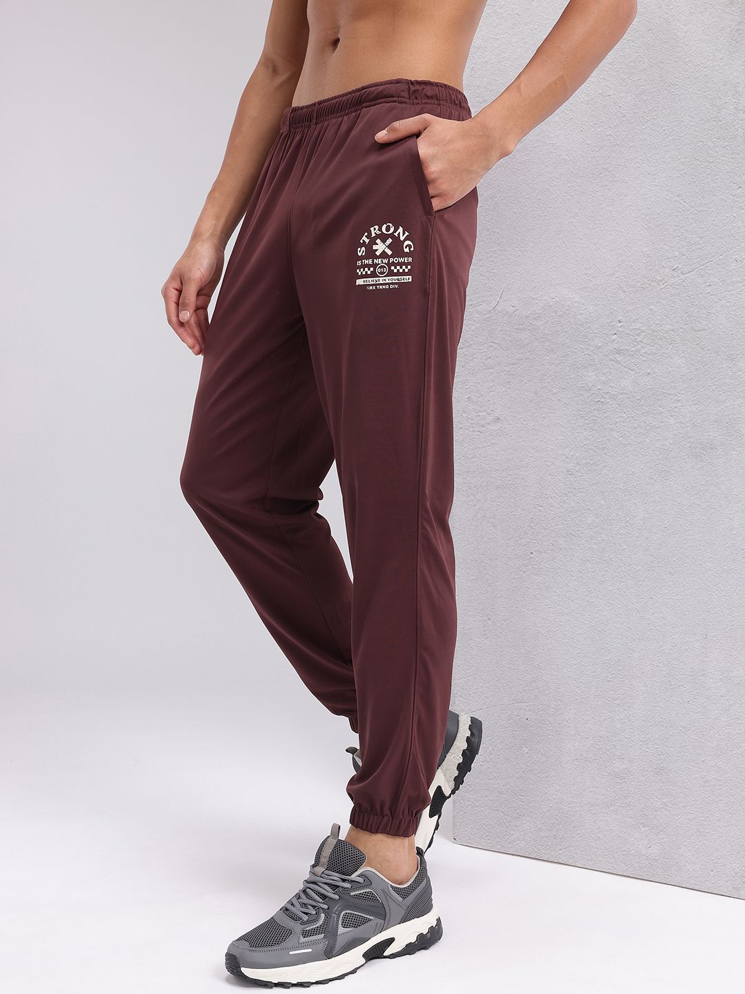 HRX by Hrithik Roshan Men Mid-Rise Typography Print Rapid-Dry Training Joggers