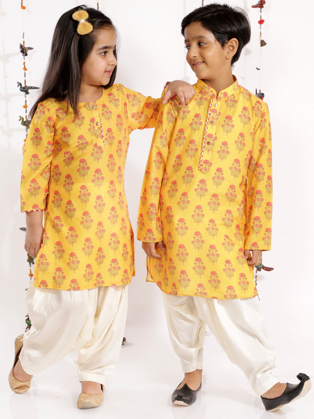 VASTRAMAY Boys Floral Printed Regular Gotta Patti Kurta With Patiala