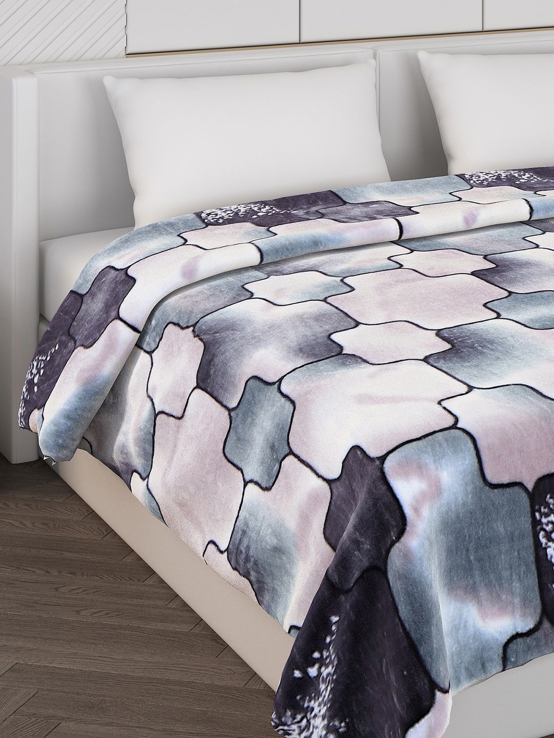 Monte Carlo Blue & Black Geometric Printed Mild Winter 600 GSM Double Bed Blanket