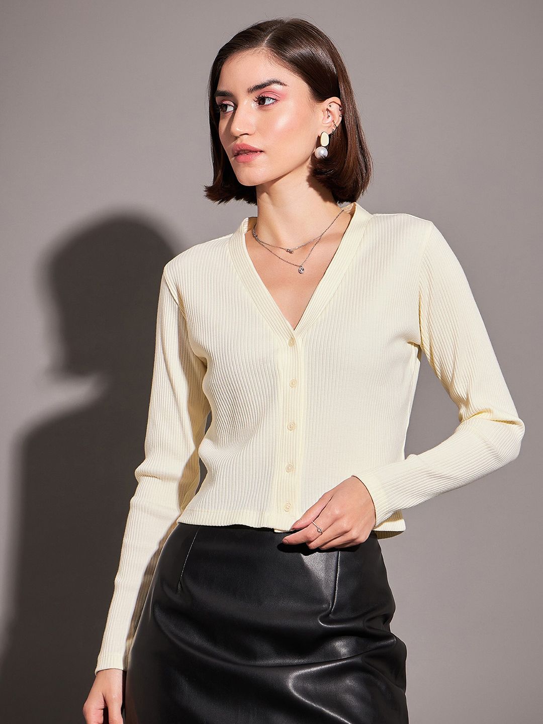 SASSAFRAS Off-White V-Neck Long Sleeves Crop Top