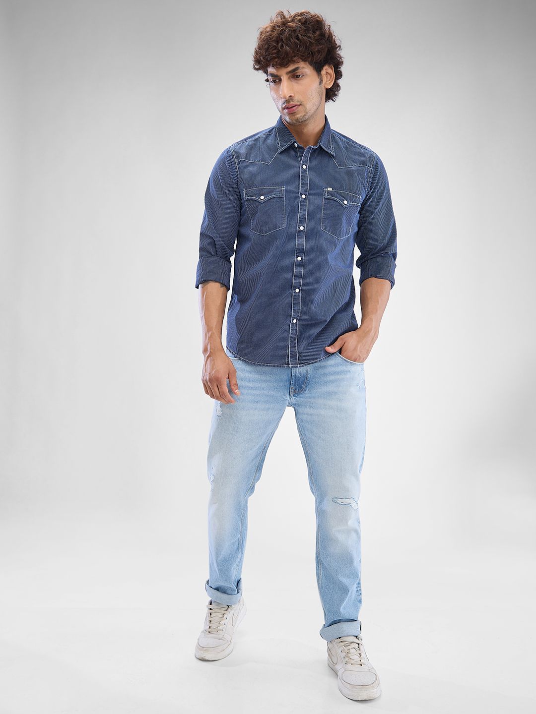 SPYKAR Men Striped Pocket Detailing Indigo Slim Fit Casual Shirt