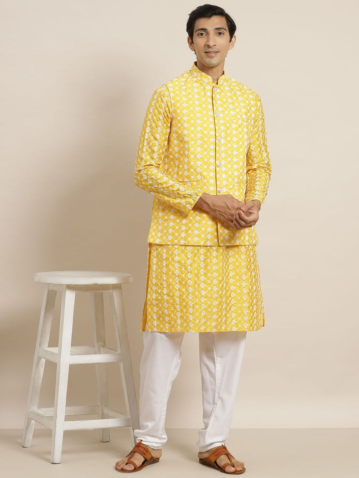 SOJANYA Lelaki Motif Etnik Kuning & Putih Sulam Kurta Churidar & Jaket