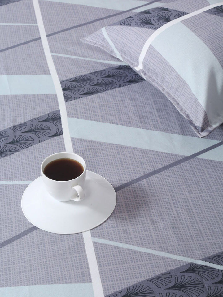 KLOTTHE Grey Geometric Polycotton 210 TC King Halus Cadar dengan 2 Sarung Bantal-98 x 89 inci
