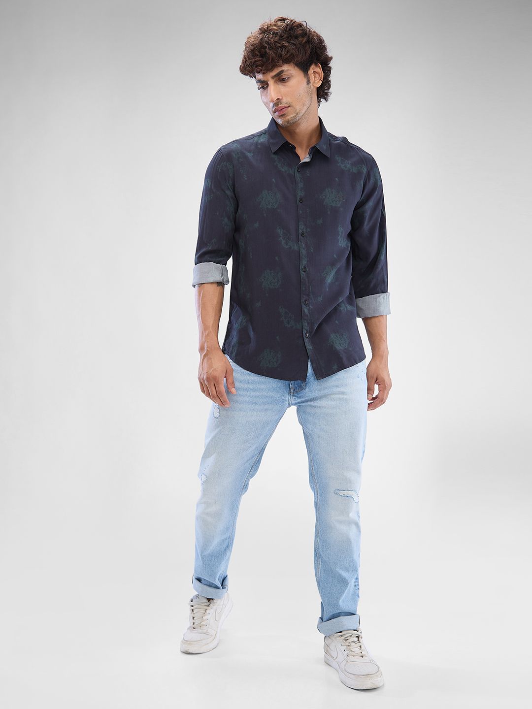 SPYKAR Men Slim Fit Opaque Abstract Printed Spread Collar Casual Shirt