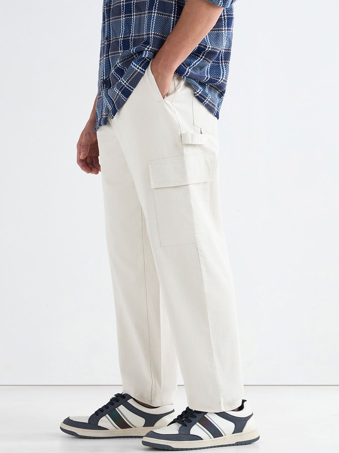 Bewakoof Men Cargo Carpenter Pants