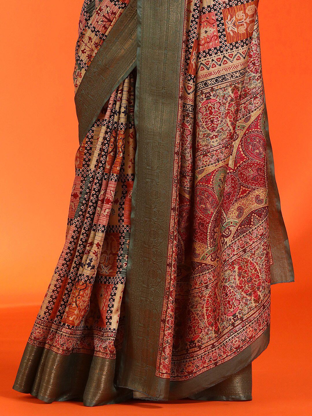Saree mall Zari Ethnic Printed Sungudi Sarees