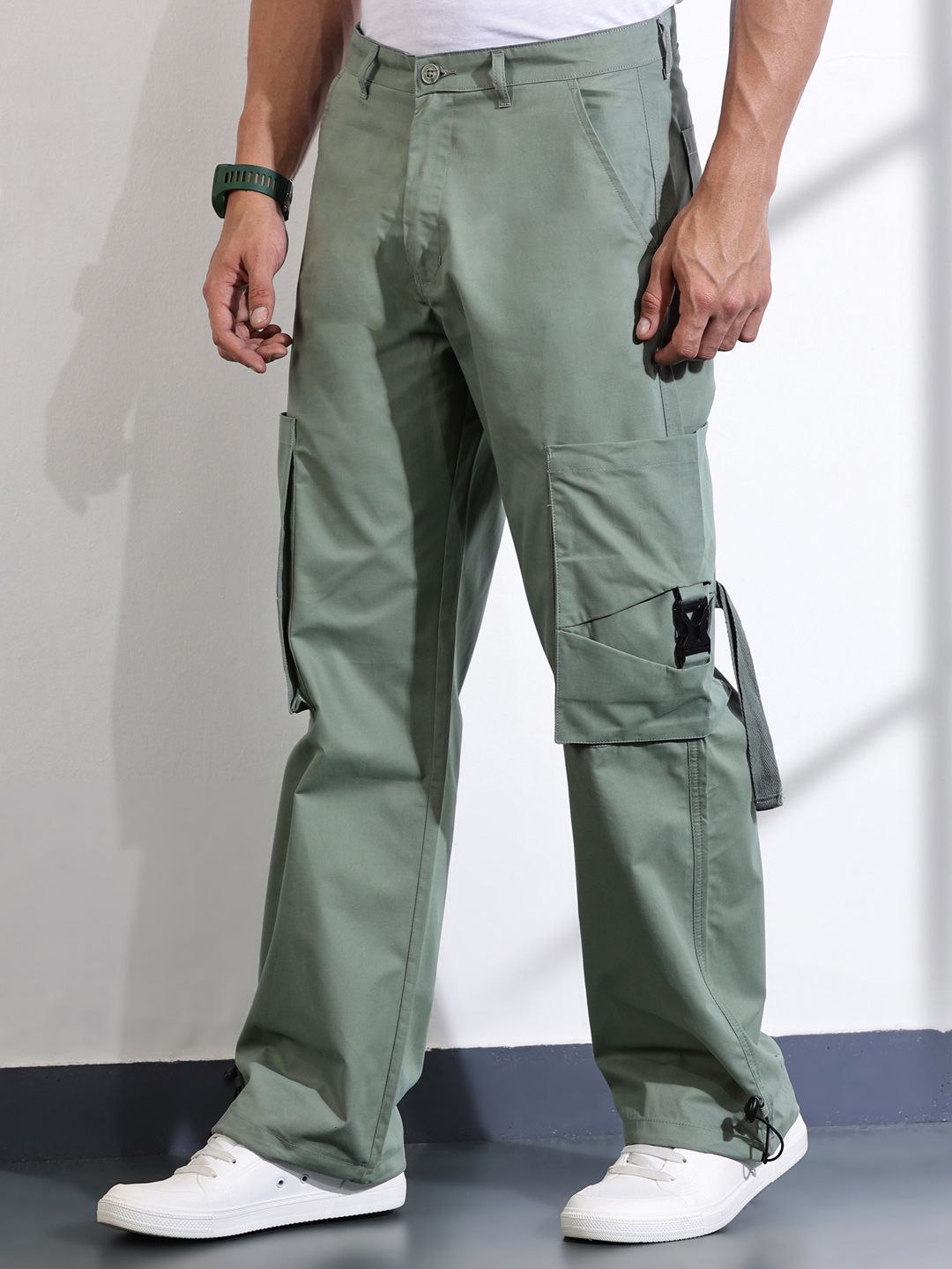 Thomas Scott Men Cotton Mid-Rise Original Cargos Trousers