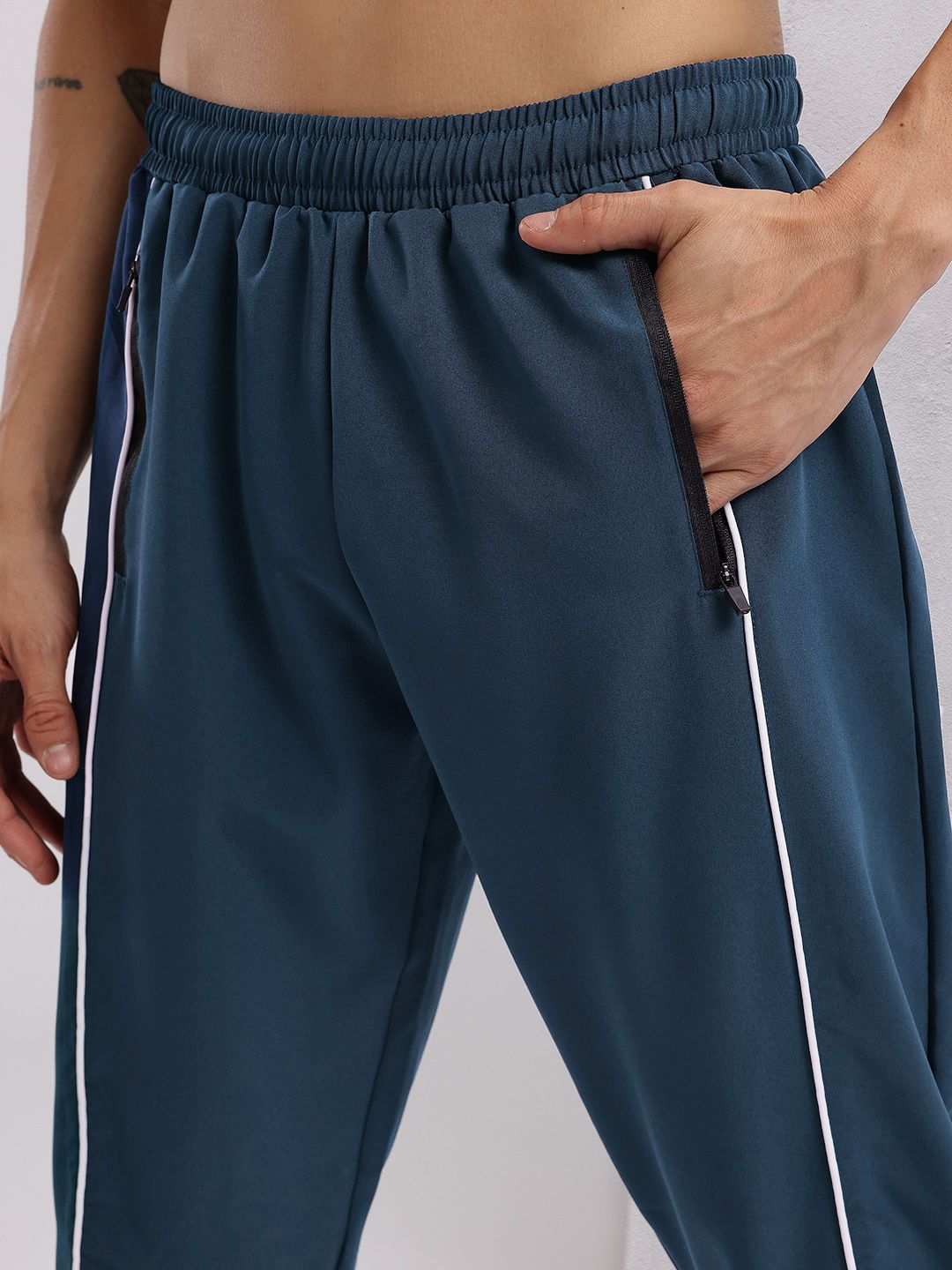HRX by Hrithik Roshan Men Printed Detail Contrast Piping Training Joggers