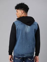 Kampus Sutra Lelaki Membasuh Jaket Denim Berkerudung