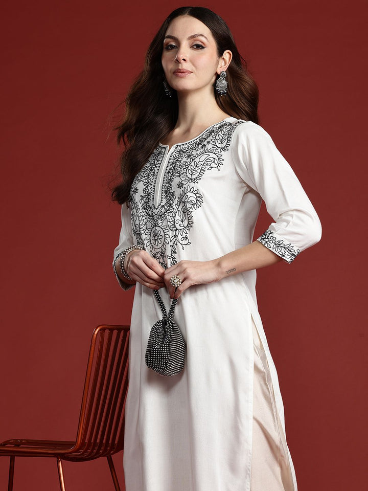 Indo Era Women Paisley Embroidered Thread Work Kurta