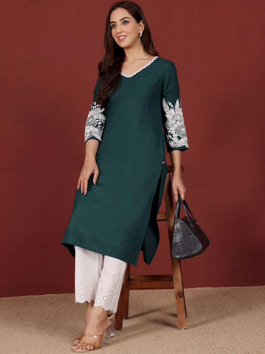 Varanga Women Thread Work Grandeur & Majestic Artwork Kurta
