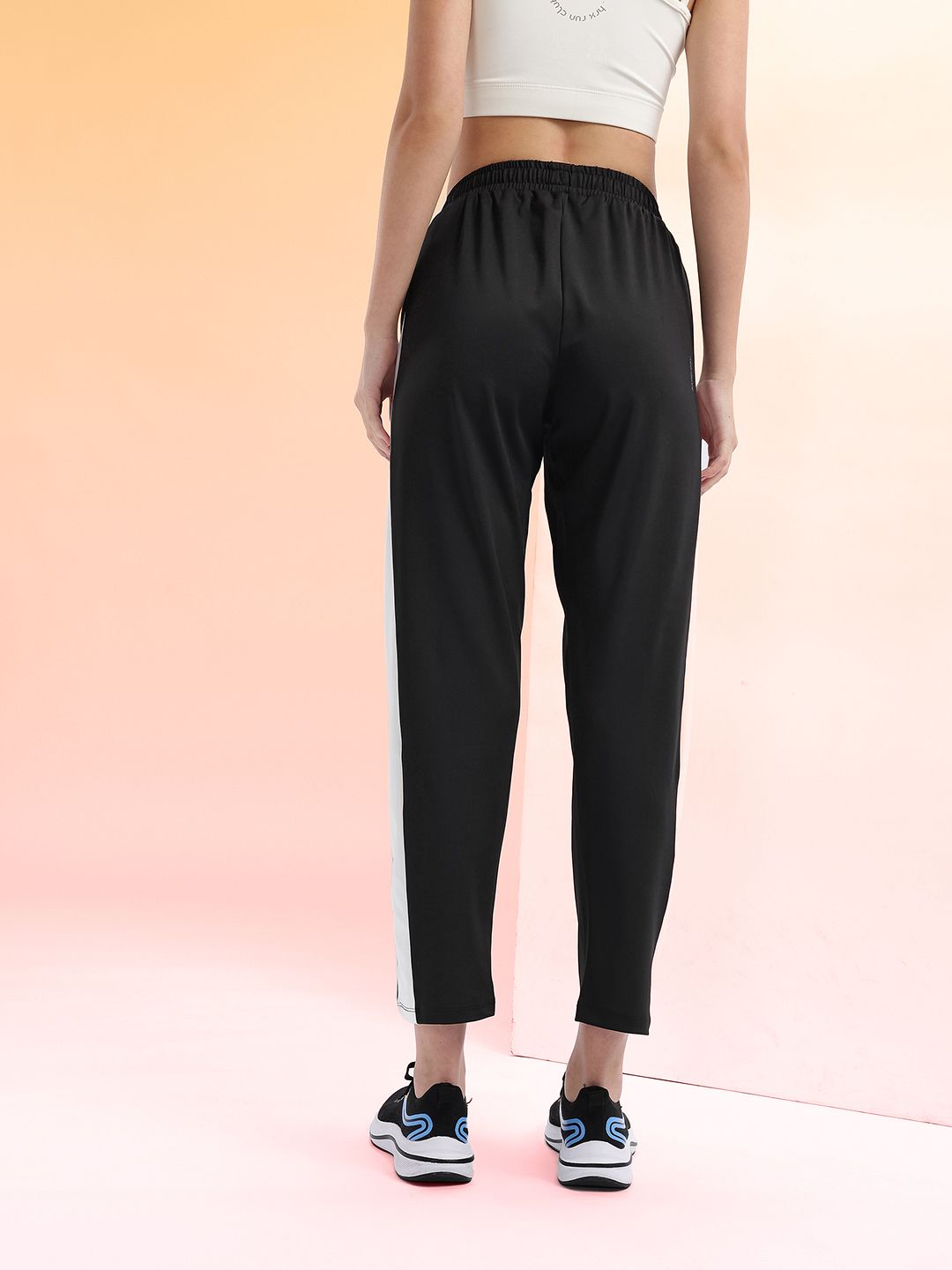 HRX by Hrithik Roshan Women Brand Logo Detail Rapid-Dry Cropped Running Track Pants