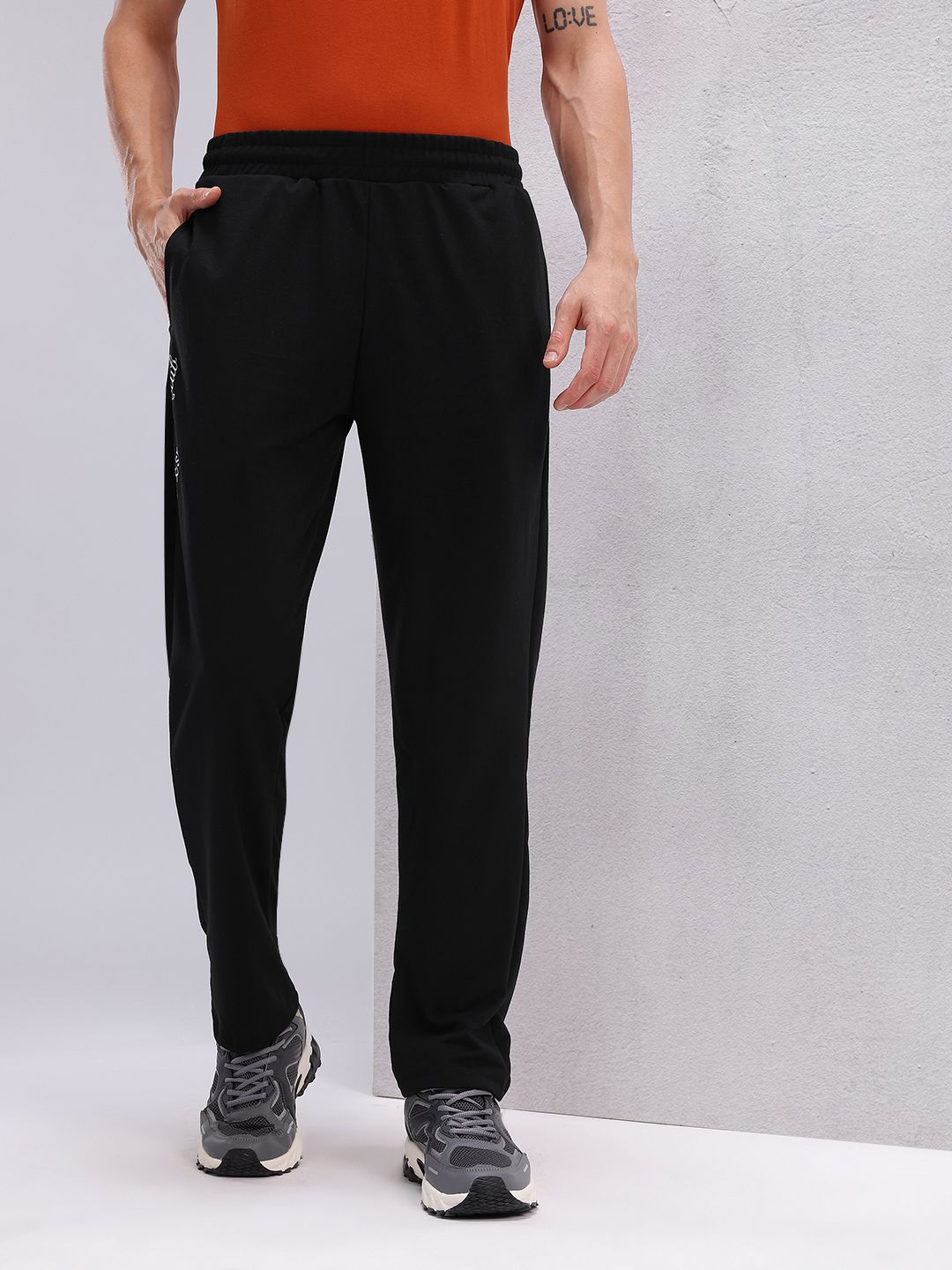HRX oleh Hrithik Roshan Men Typography Details Fit Fit Lifestyle Jejak Seluar