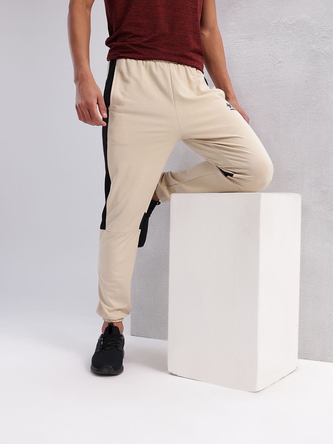 HRX by Hrithik Roshan Men Paneled Lifestyle Joggers
