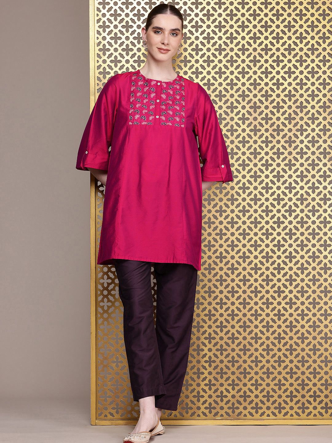 House of Pataudi Jashn Floral Embroidered Thread Work Kurti with Trousers