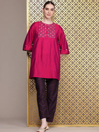 House of Pataudi Jashn Floral Embroidered Thread Work Kurti with Trousers