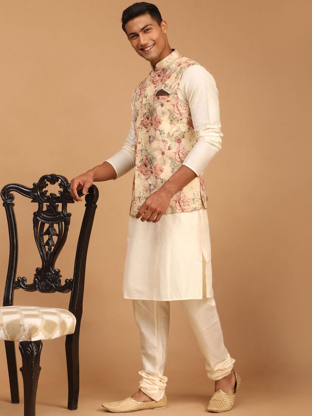 VASTRAMAY Men Printed Kurta with Churidar With Jacket