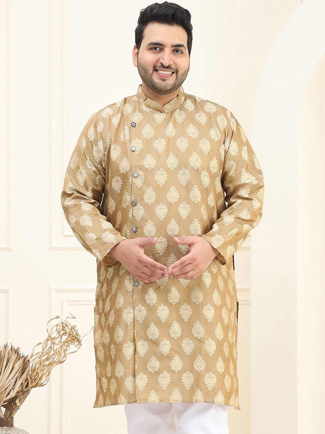 SOJANYA PLUS Men Beige & Golden Thread Work Kurta