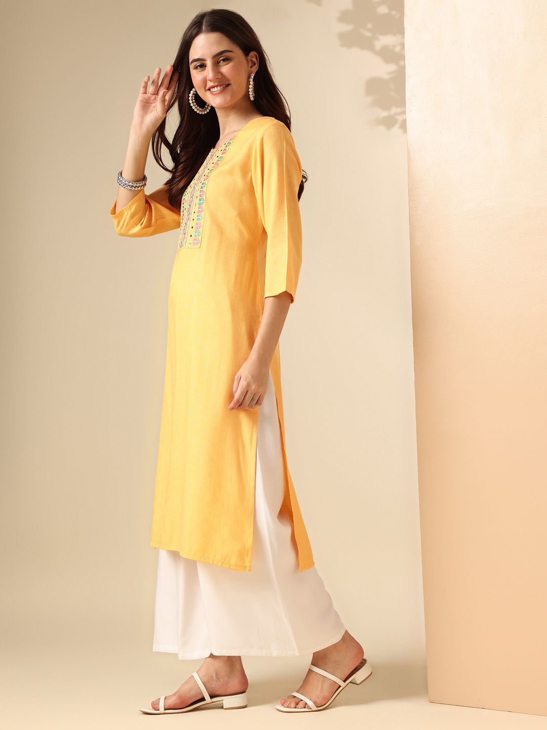 Anouk Round Neck Yoke Design Straight Kurta