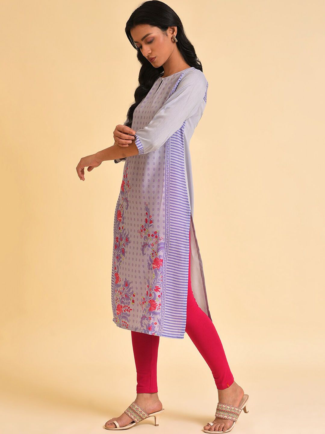 W Floral Printed Keyhole Neck Panelled Kurta with Leggings