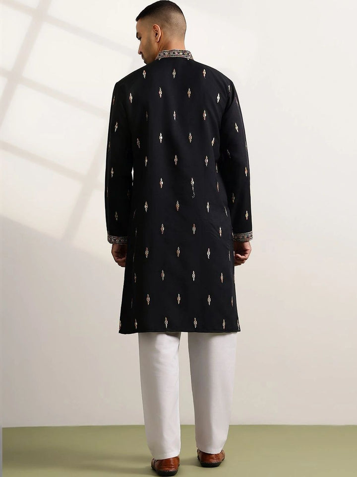 SOJANYA Men Embellished Thread Work Kurta