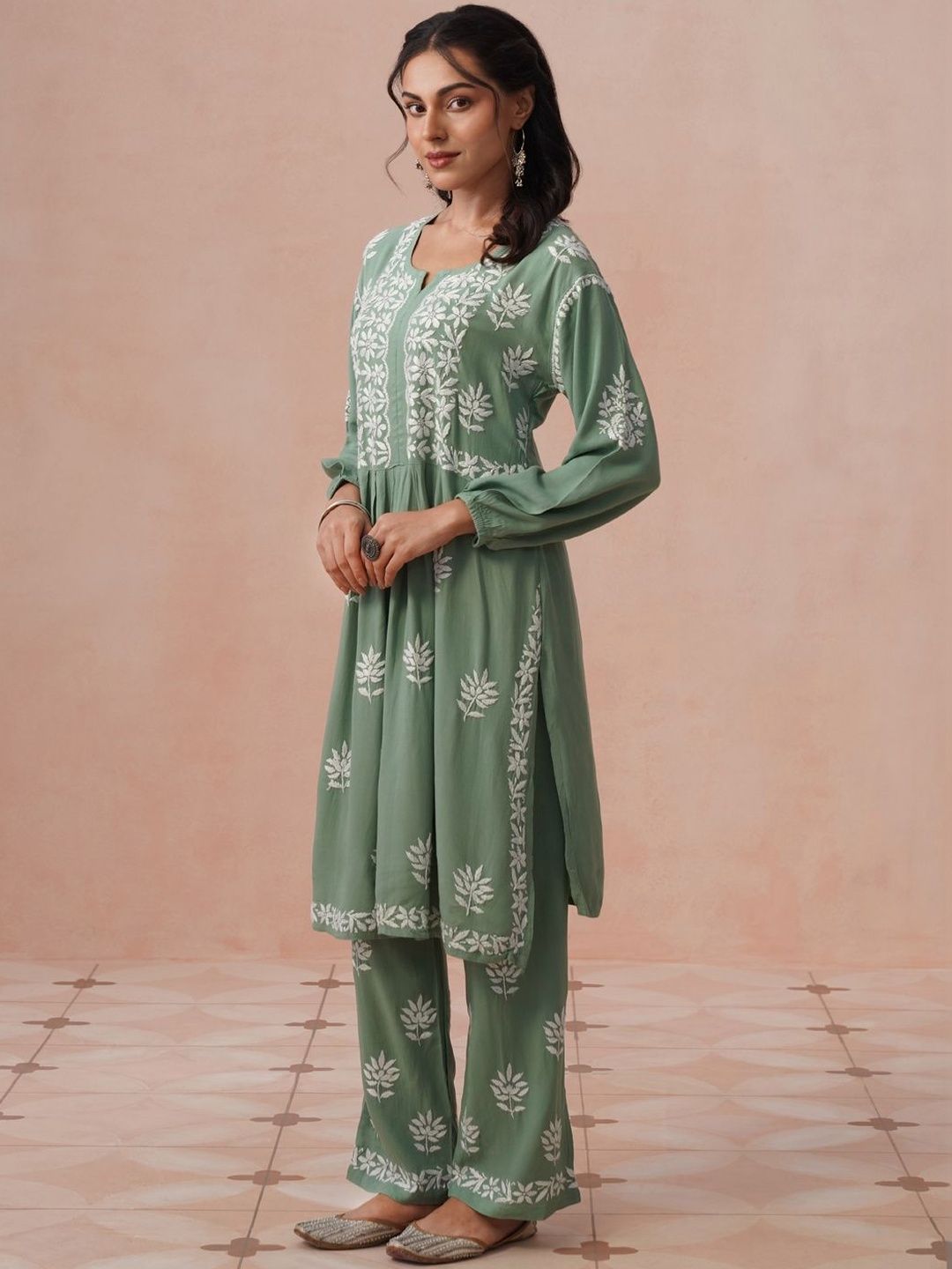Rumah Chikankari Kurta Chikankari Biasa Wanita dengan Seluar