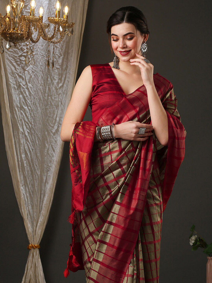 Saree mall Checks Silk Blend Saree