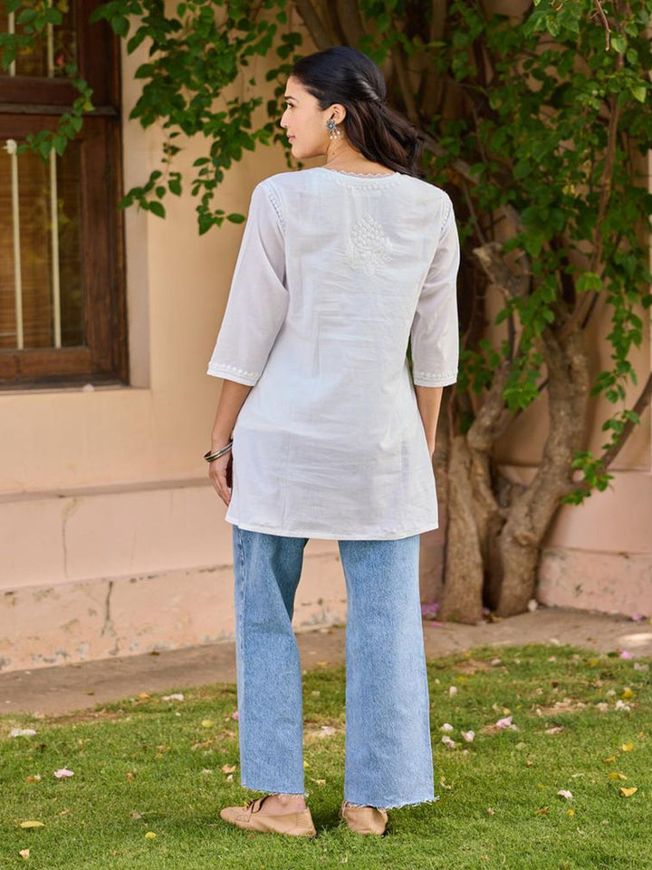 House of Chikankari Women White Cotton Chikankari Embroidered Kurti