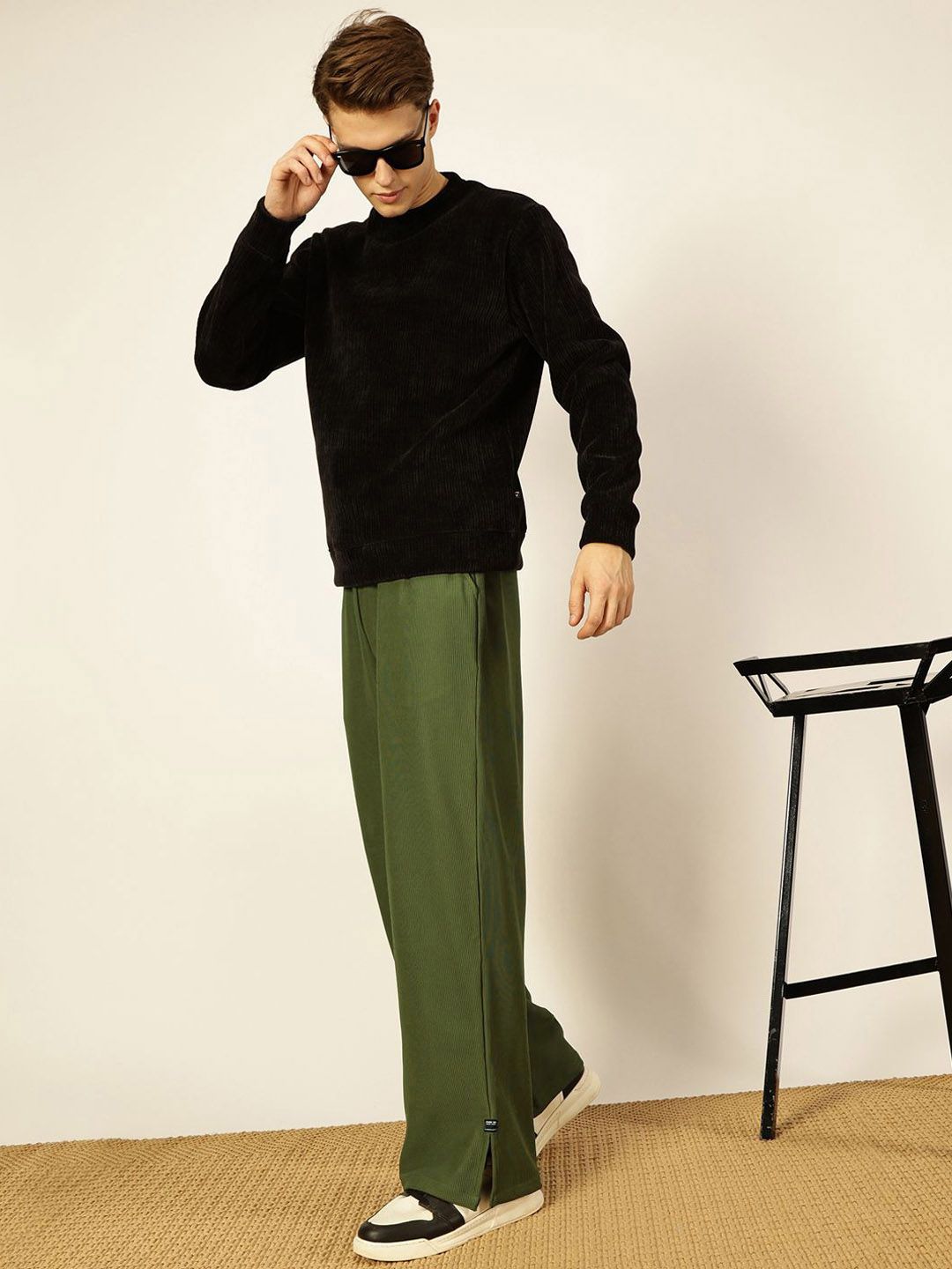 Thomas Scott Men Mid-Rise Loose Fit Parallel Trousers