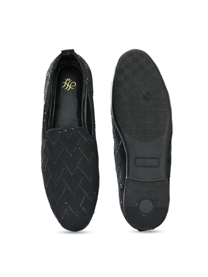 House of Pataudi Men Embellished Lightweight Mojaris