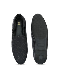 House of Pataudi Men Embellished Lightweight Mojaris