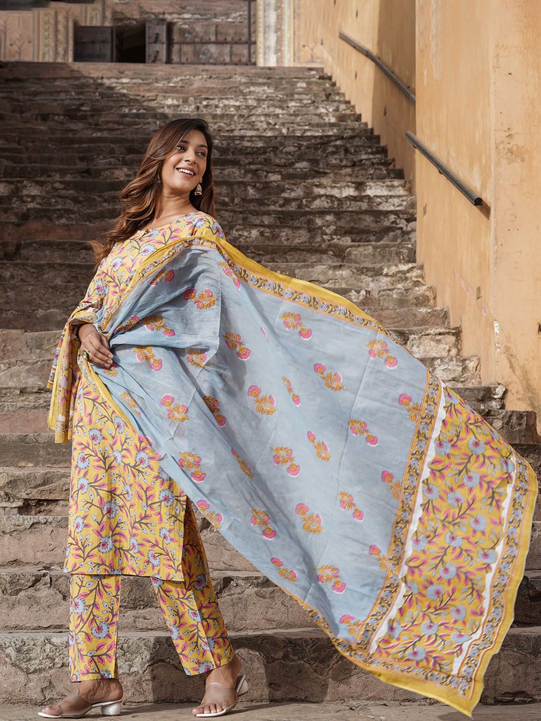 Kalini Floral Printed Keyhole Neck Pure Cotton Kurta dengan Seluar & Dupatta