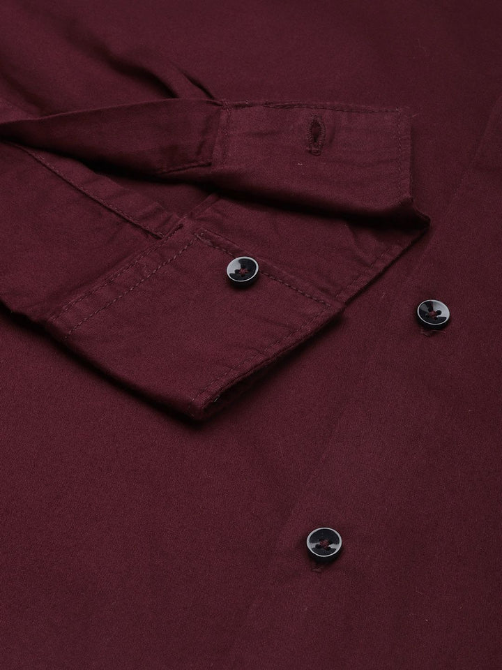 The Indian Garage Co Men Burgundy Solid Comfort Casual Shirt