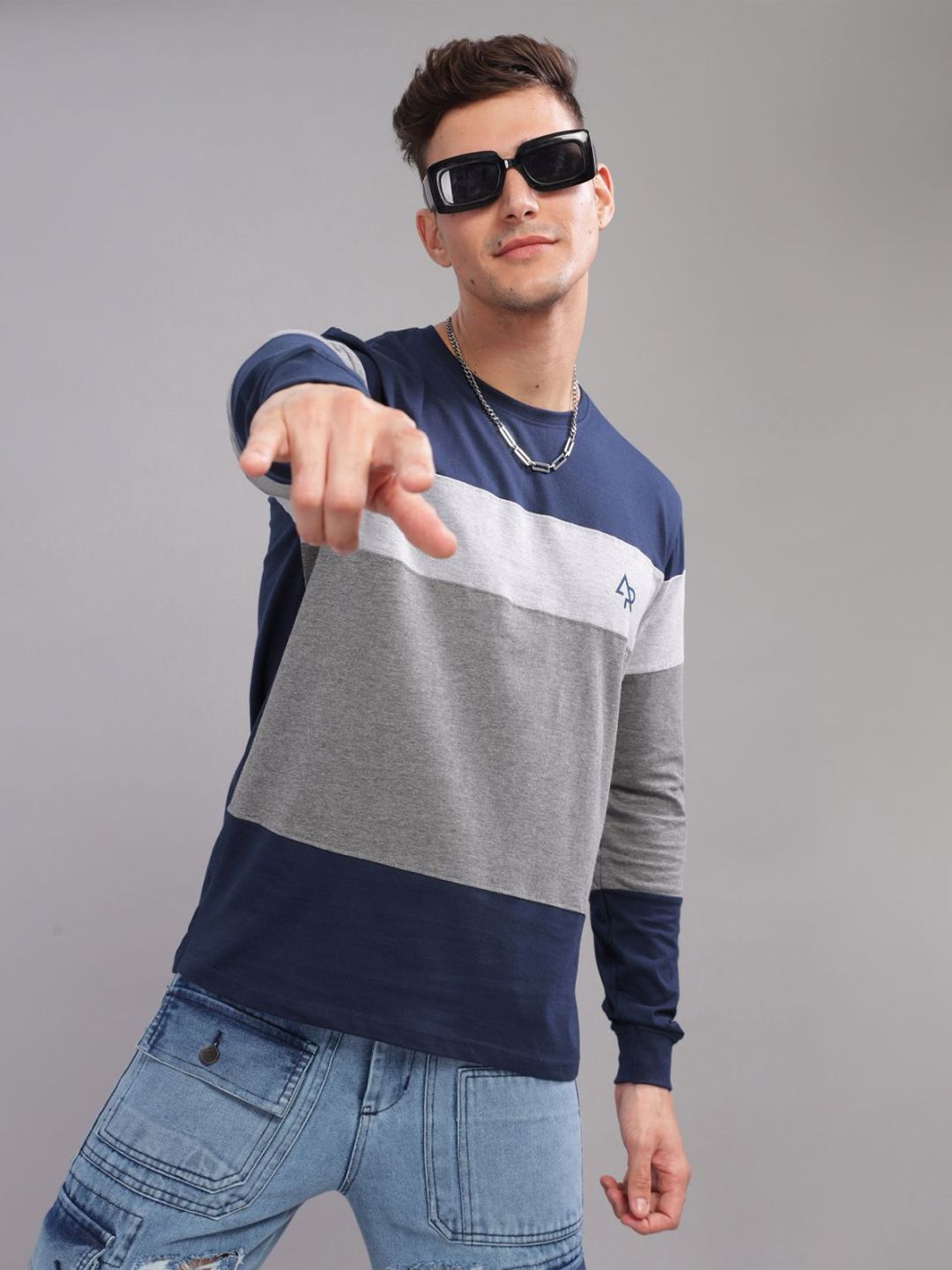 ADRO Men Colourblocked Round Neck T-shirt