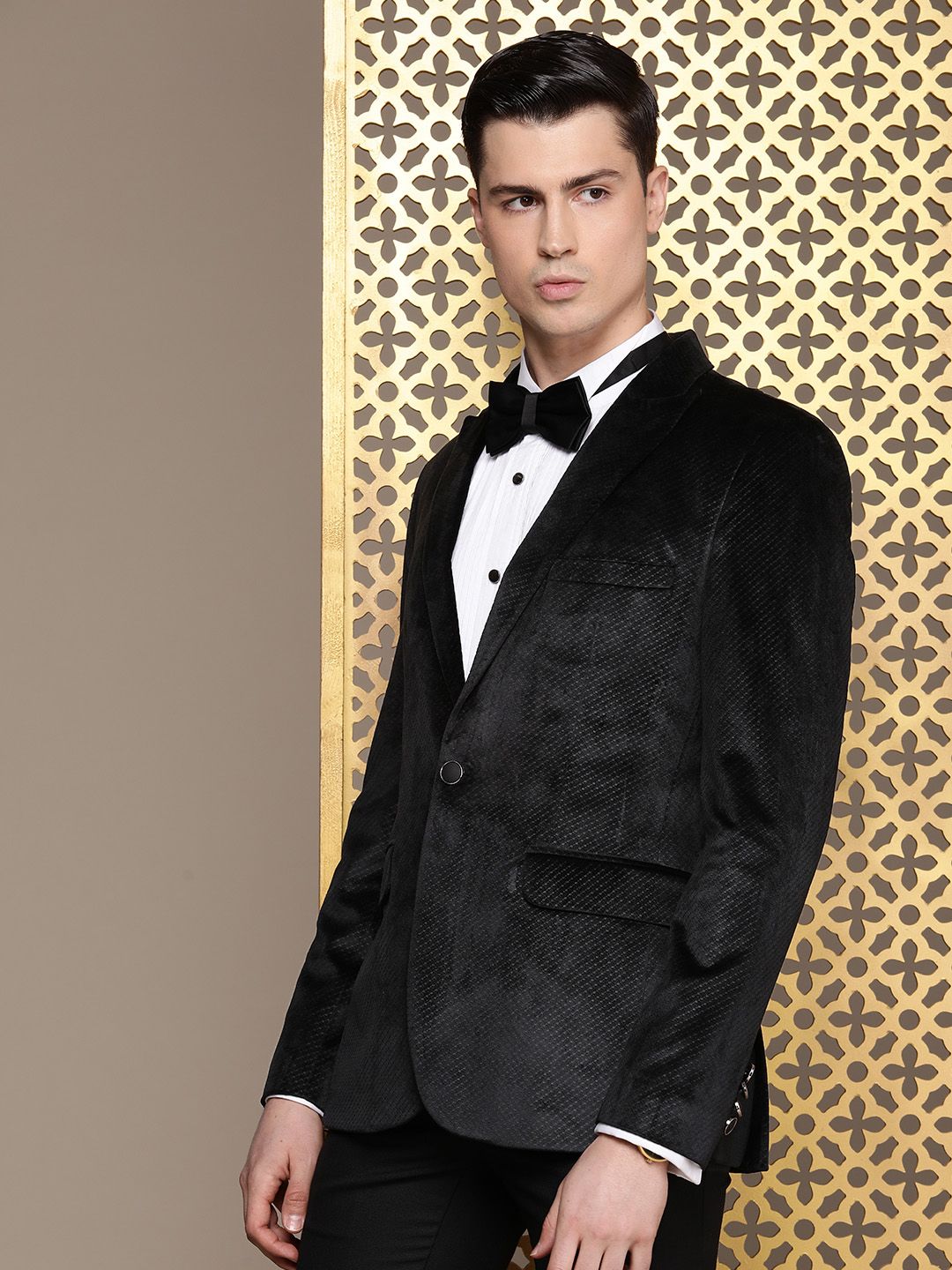 House of Pataudi Tailored Fit Self Design Velvet Finish Single-Breasted Party Blazer