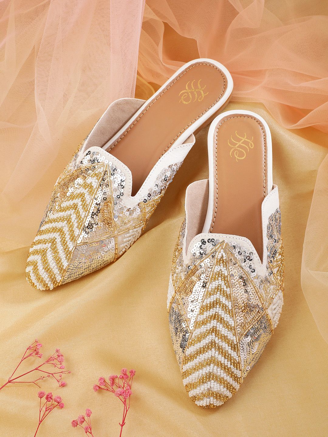 House of Pataudi Women Embellished Ethnic Mules
