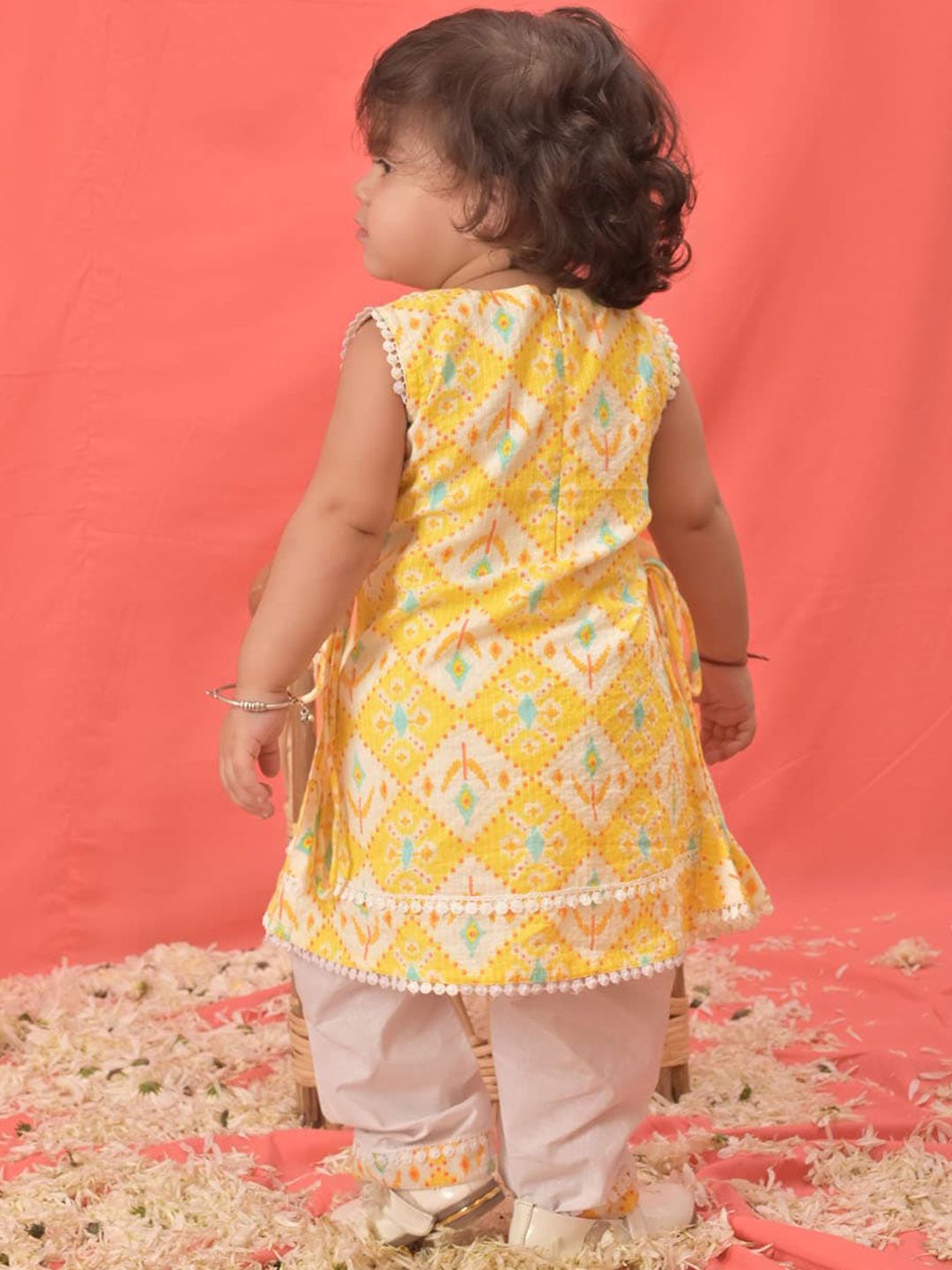 VASTRAMAY Girls Ethnic Motifs Printed Pure Cotton Kurta With Salwar