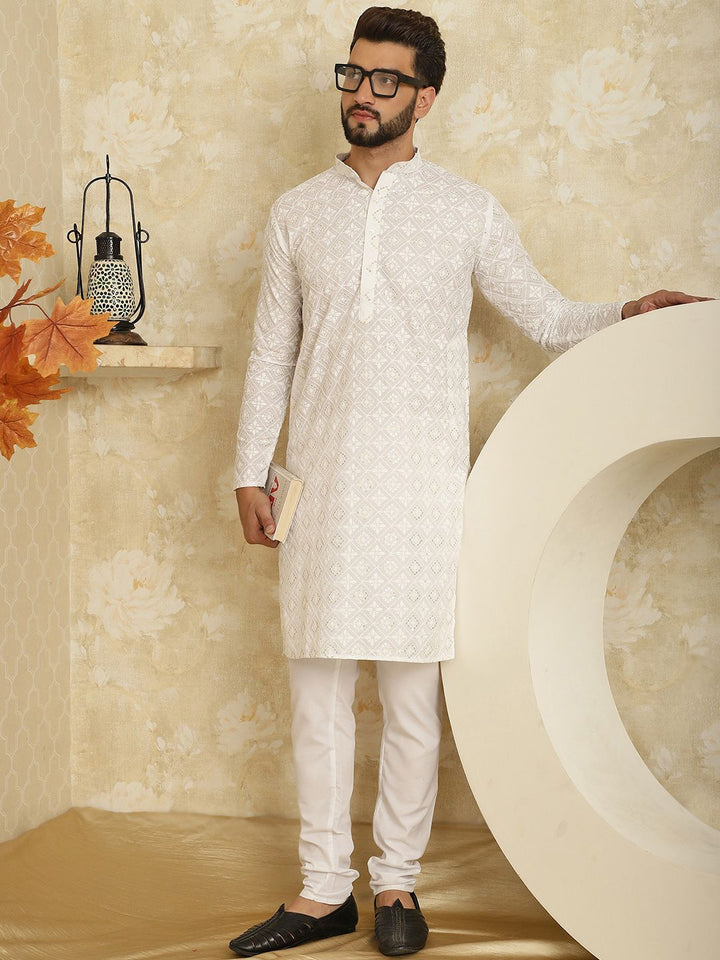 SOJANYA Kurta Kapas Tulen Sulam Geometrik dengan Churidar
