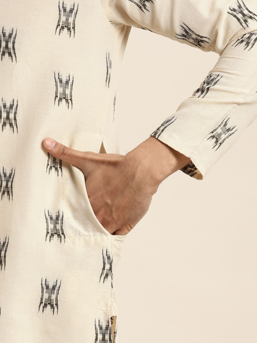 Anug by SOJANYA Men Cream-Coloured & Grey Woven Design Kurta