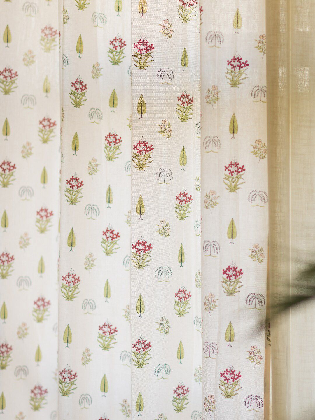 URBAN SPACE Off White & Red 2-Pieces Ethnic Motifs Printed Cotton Window Curtains