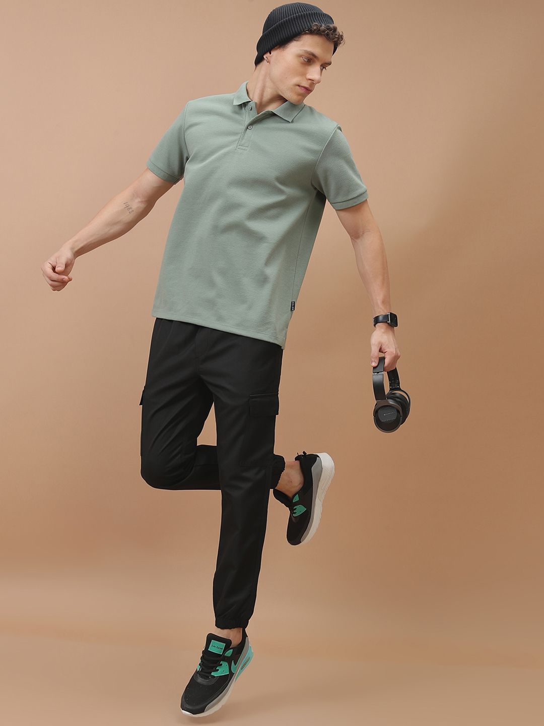 HIGHLANDER Men Regular Fit Plain Cargo Jogger Trousers