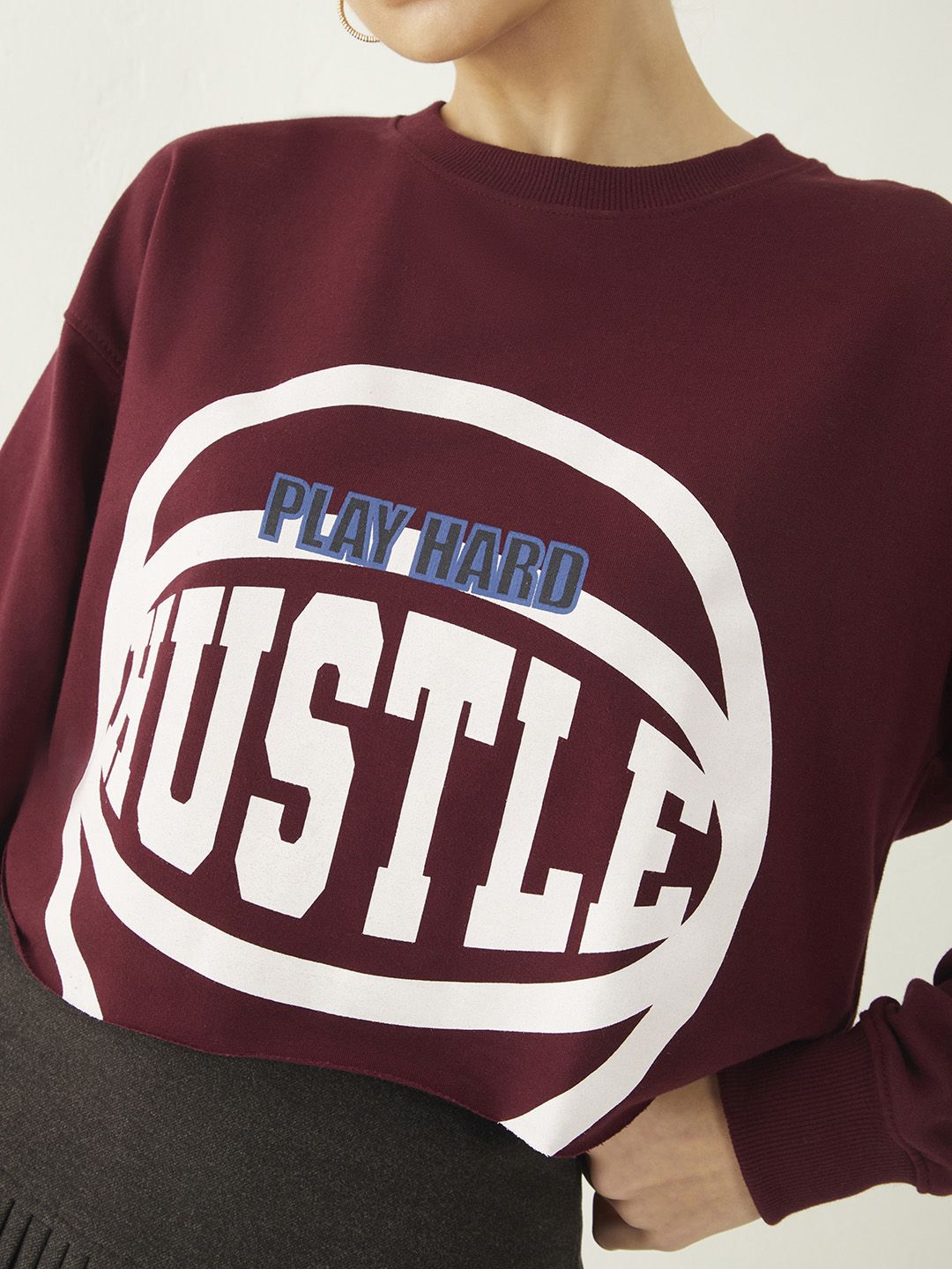 DressBerry Streetwear Edge Typo Print Drop-Shoulder Crop Sweatshirt