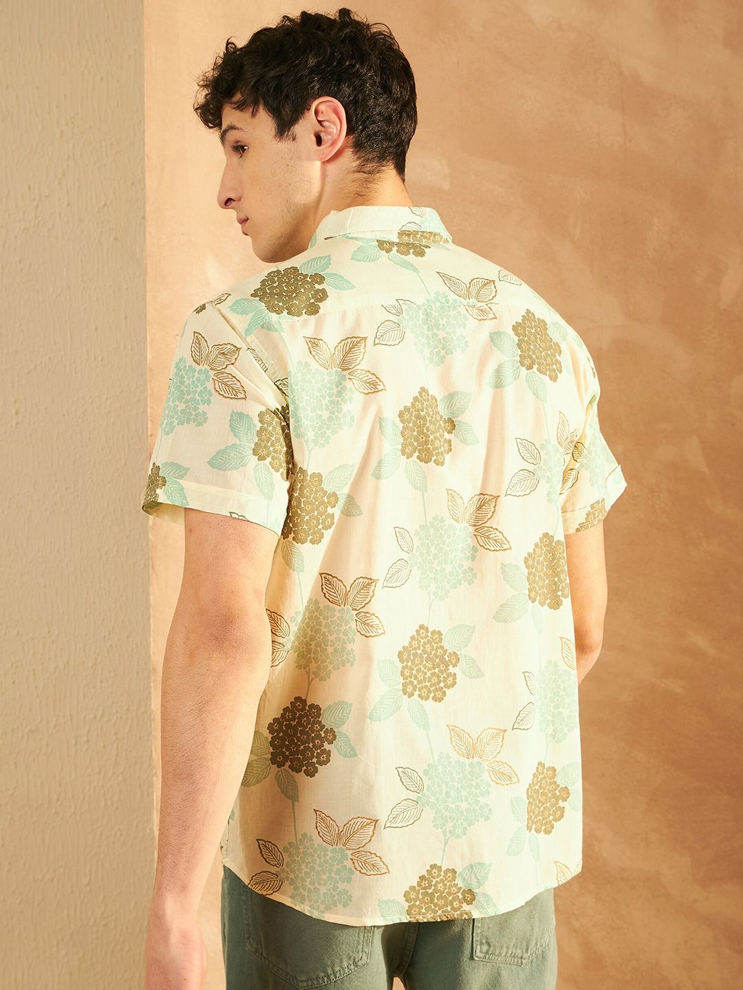 DENNISON Smart Floral Printed Spread Collar Short Sleeves Cotton Lightweight Shirt