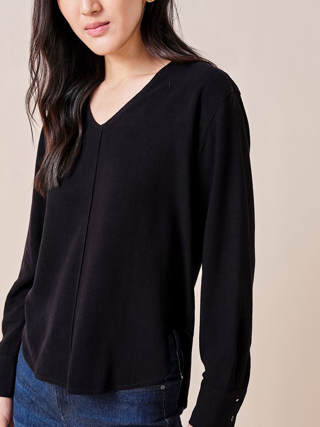 AND V-Neck Cuffed Sleeves solid Top