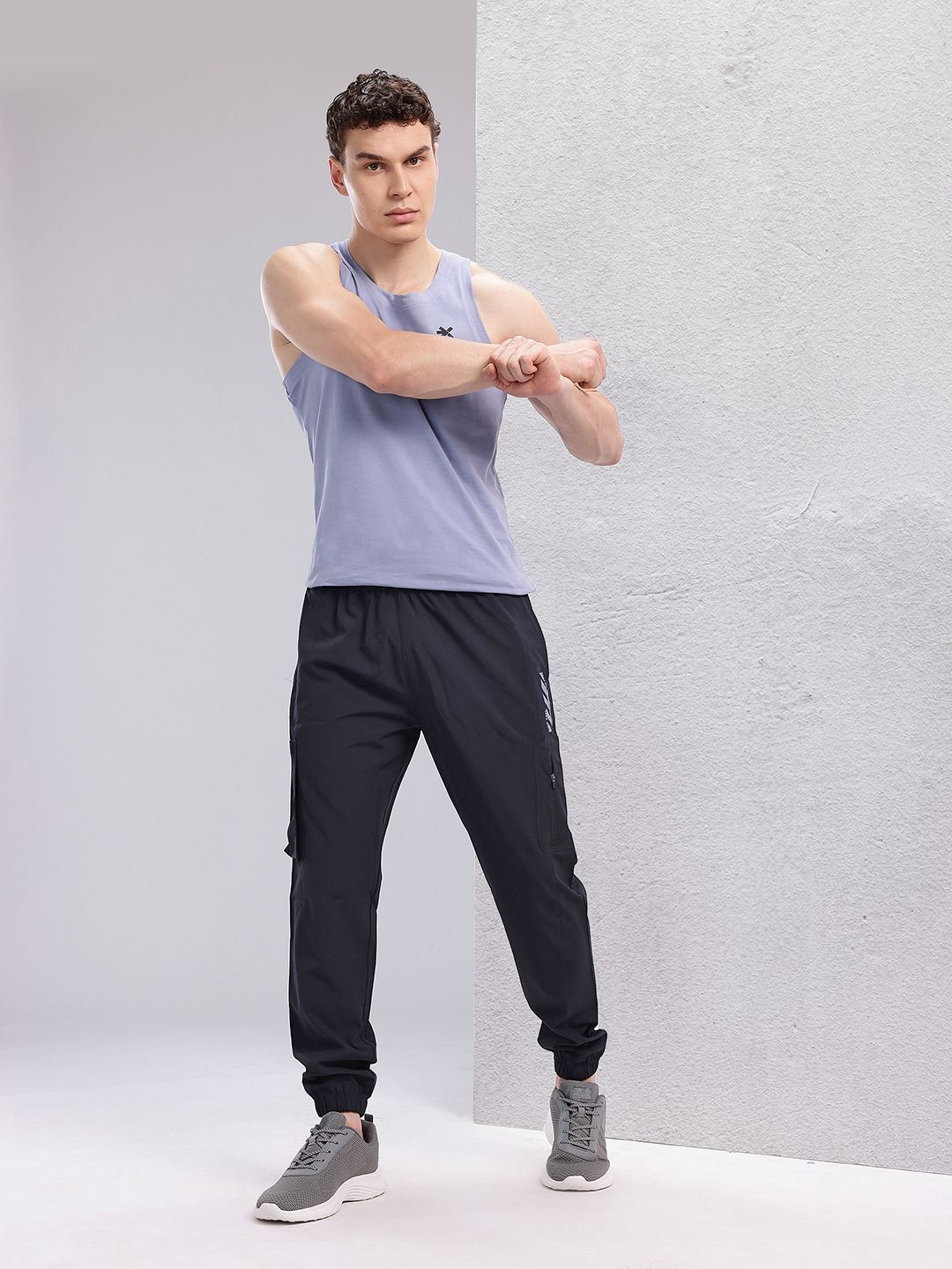 HRX by Hrithik Roshan Men Mid-Rise Rapid-Dry Training Cargo-Style Joggers