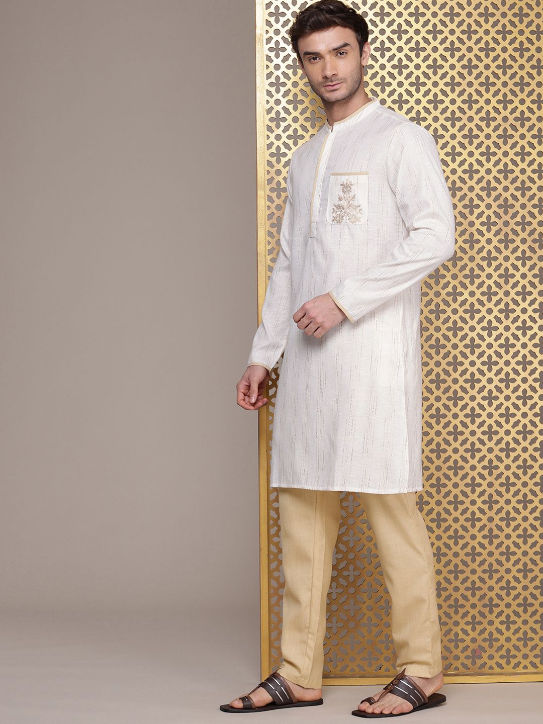 House of Pataudi Men Jashn Floral Embroidered Striped Thread Work Kurta With Trousers