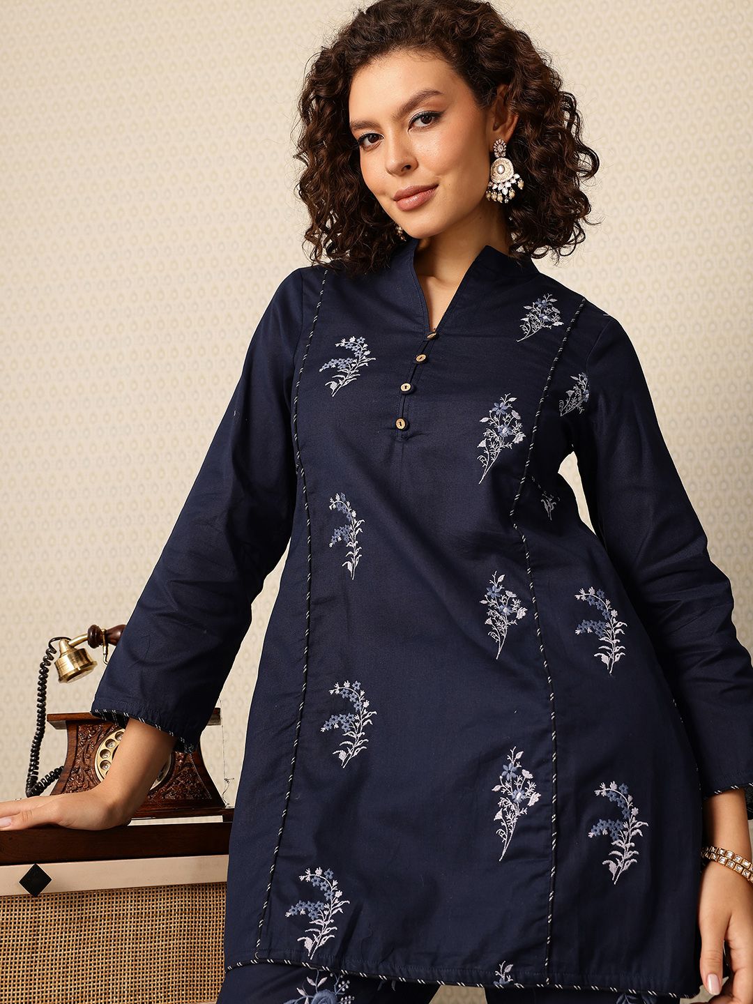 House of Pataudi Floral Embroidered Pure Cotton Kurti with Trousers